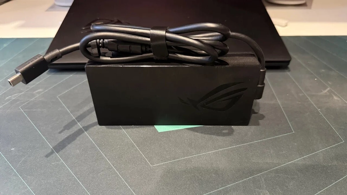Обзор ASUS ROG Strix SCAR 18 — настольный ПК, который притворяется ноутбуком Обзор ASUS ROG Strix SCAR 18 — настольный ПК, который притворяется ноутбуком