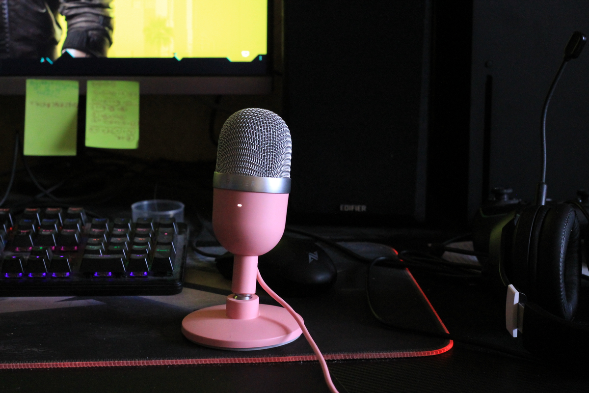 Обзор микрофона Razer Seiren Mini Quartz Pink - компактность и четкость
