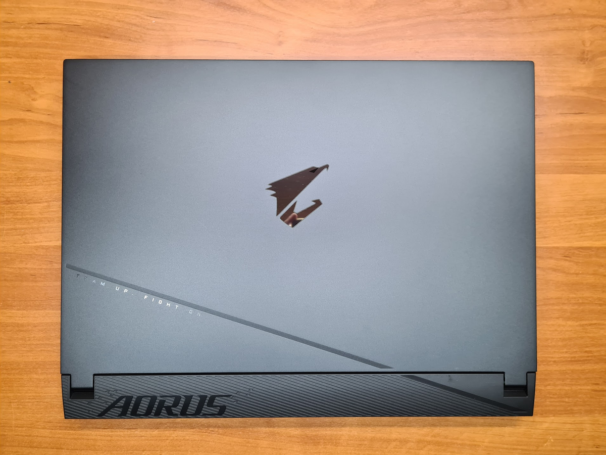 Обзор игрового ноутбука AORUS 15 — i7-13700H и RTX 4070 для игр и работы там, где удобно