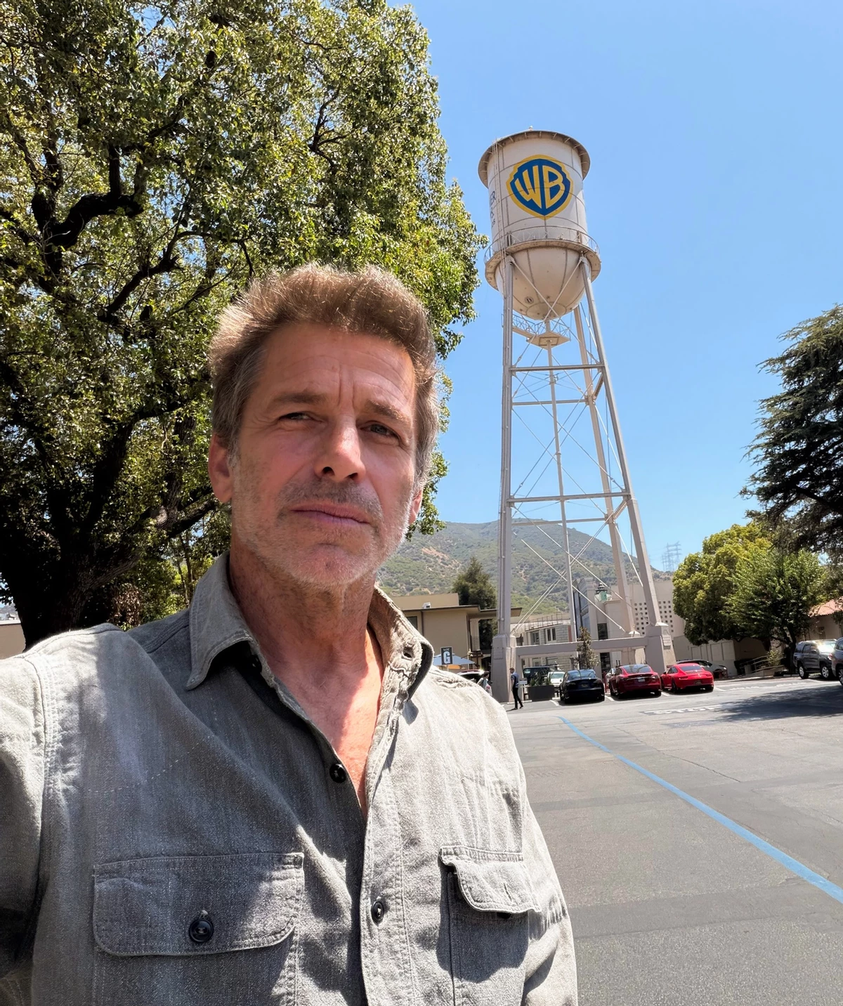 И куда вас это привело? Снова ко мне: Зак Снайдер на днях посетил Warner Bros на фоне катастрофы с фильмами DC от Ганна И куда вас это привело? Снова ко мне: Зак Снайдер на днях посетил Warner Bros на фоне катастрофы с фильмами DC от Ганна
