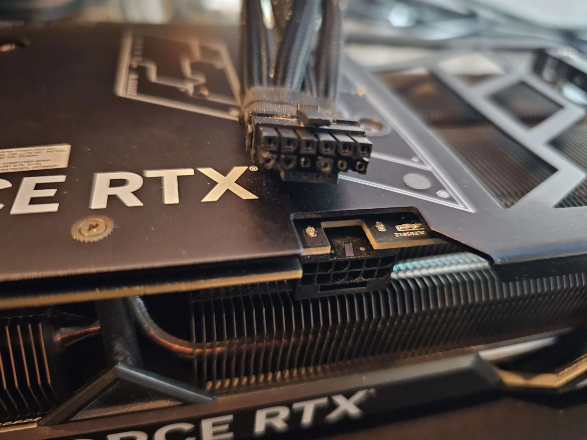 Коннектор питания на NVIDIA RTX 4090 оплавился спустя год использования