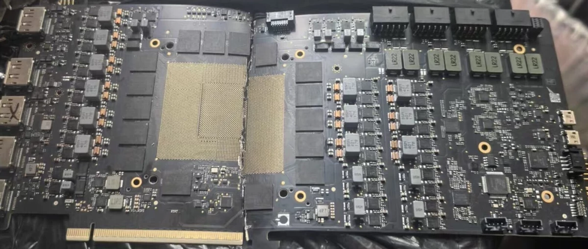 Зачем ей 2400 Вт? Прототип NVIDIA GeForce RTX 5090 получил 4 разъема 16-pin Зачем ей 2400 Вт? Прототип NVIDIA GeForce RTX 5090 получил 4 разъема 16-pin