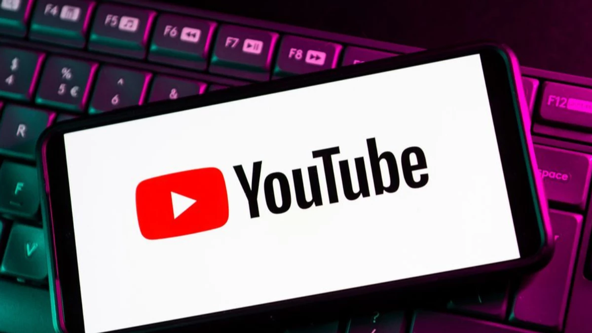 Реклама без пауз: YouTube внедряет формат side-by-side в мобильные трансляции
