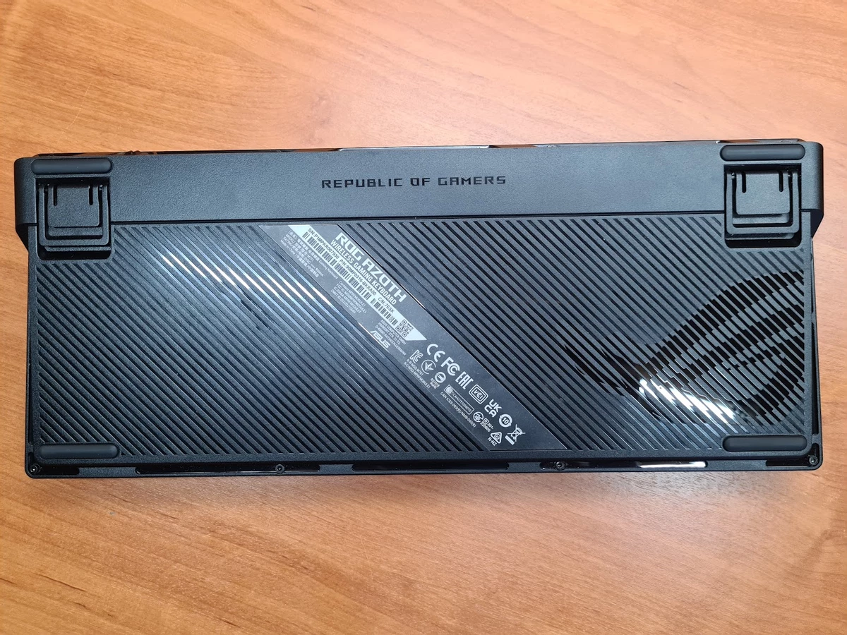 Обзор беспроводной клавиатуры ASUS ROG Azoth Обзор беспроводной клавиатуры ASUS ROG Azoth