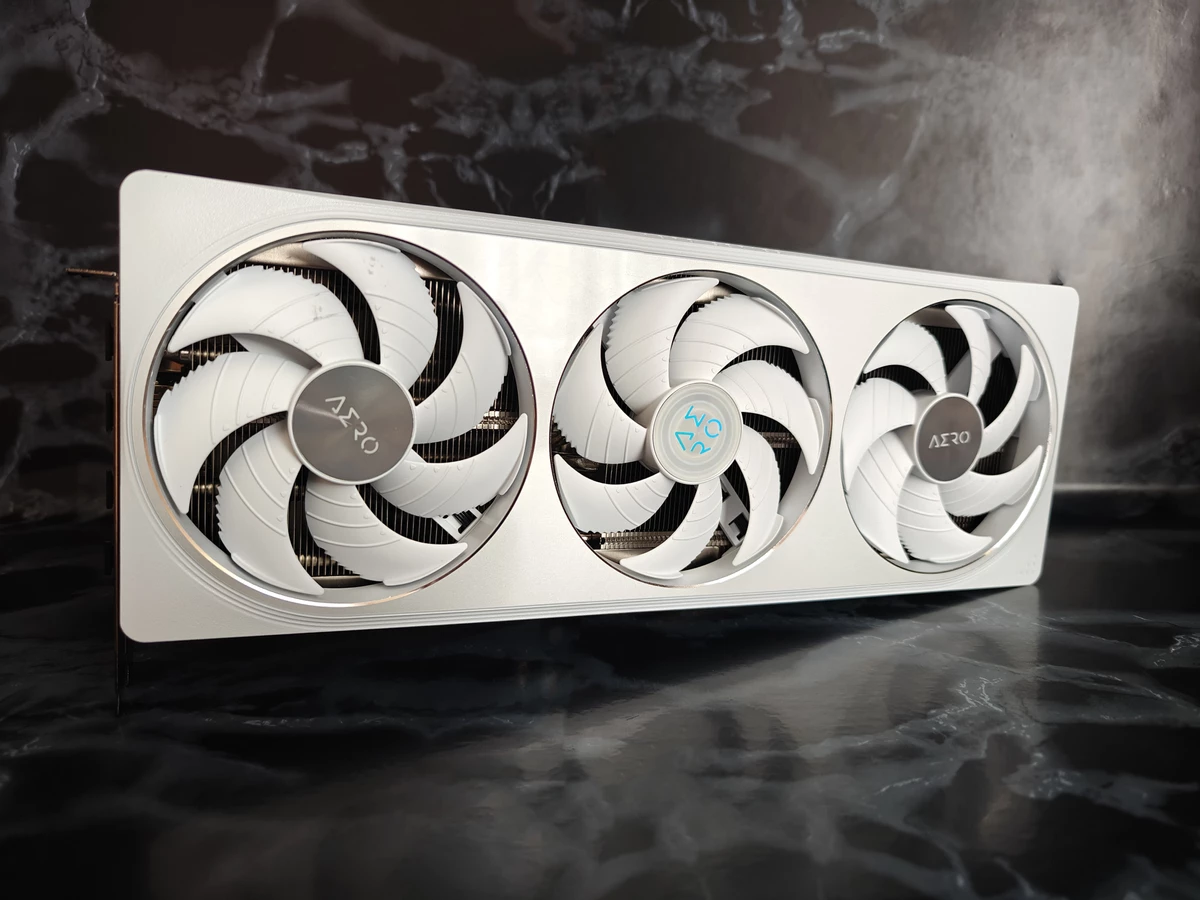 Обзор видеокарты Gigabyte GeForce RTX 5070 Aero OC: стиль и производительность Обзор видеокарты Gigabyte GeForce RTX 5070 Aero OC: стиль и производительность