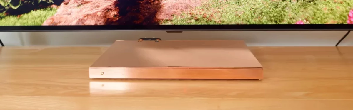 Умелец значительно уменьшил PS5 и установил в нее жидкостное охлаждение Умелец значительно уменьшил PS5 и установил в нее жидкостное охлаждение