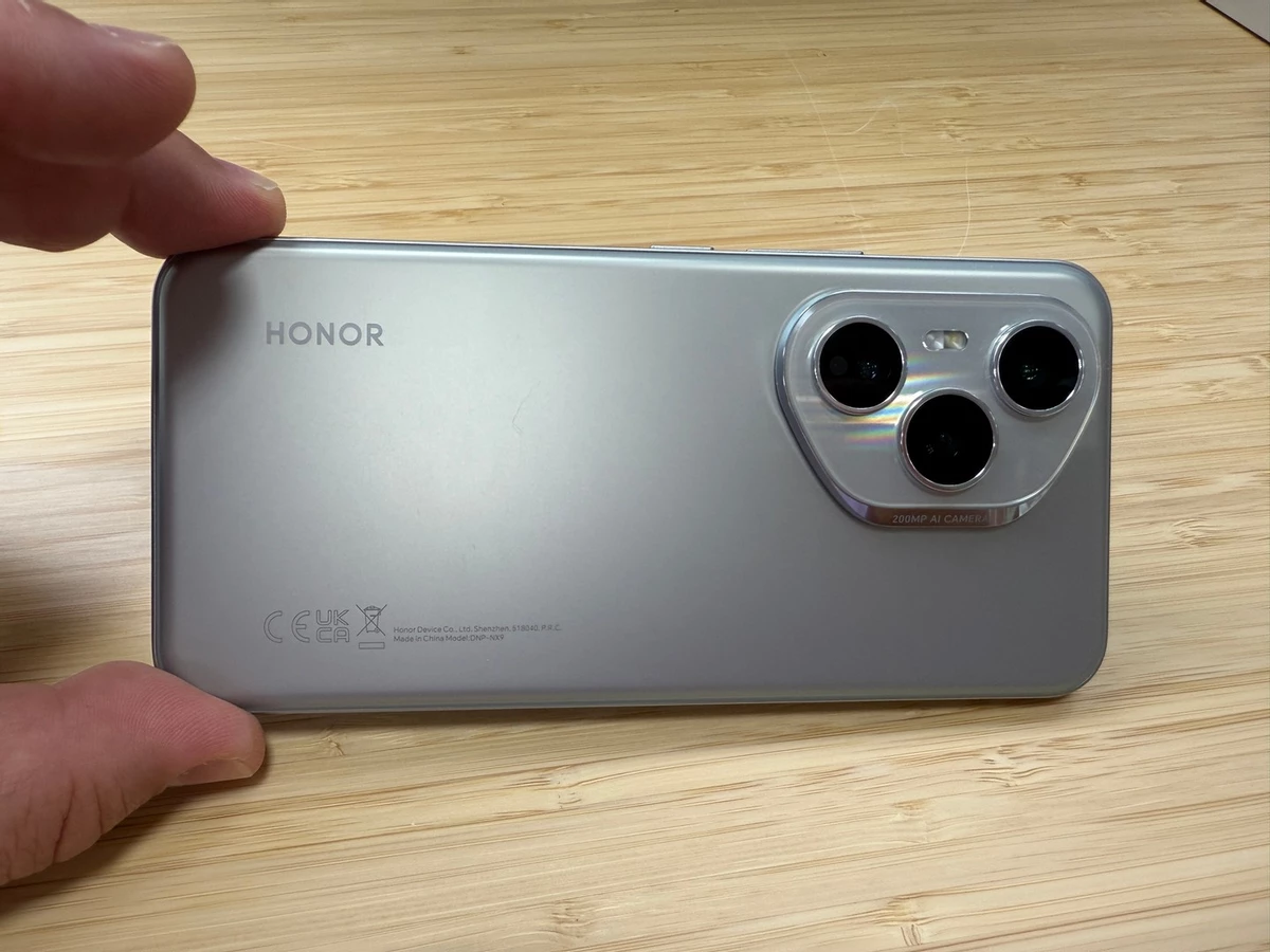 HONOR 400 Pro — почти флагман, который не стыдно достать из кармана HONOR 400 Pro — почти флагман, который не стыдно достать из кармана