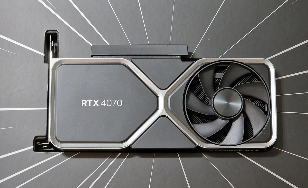 Видеокарта NVIDIA RTX 4070 FE на первых фото