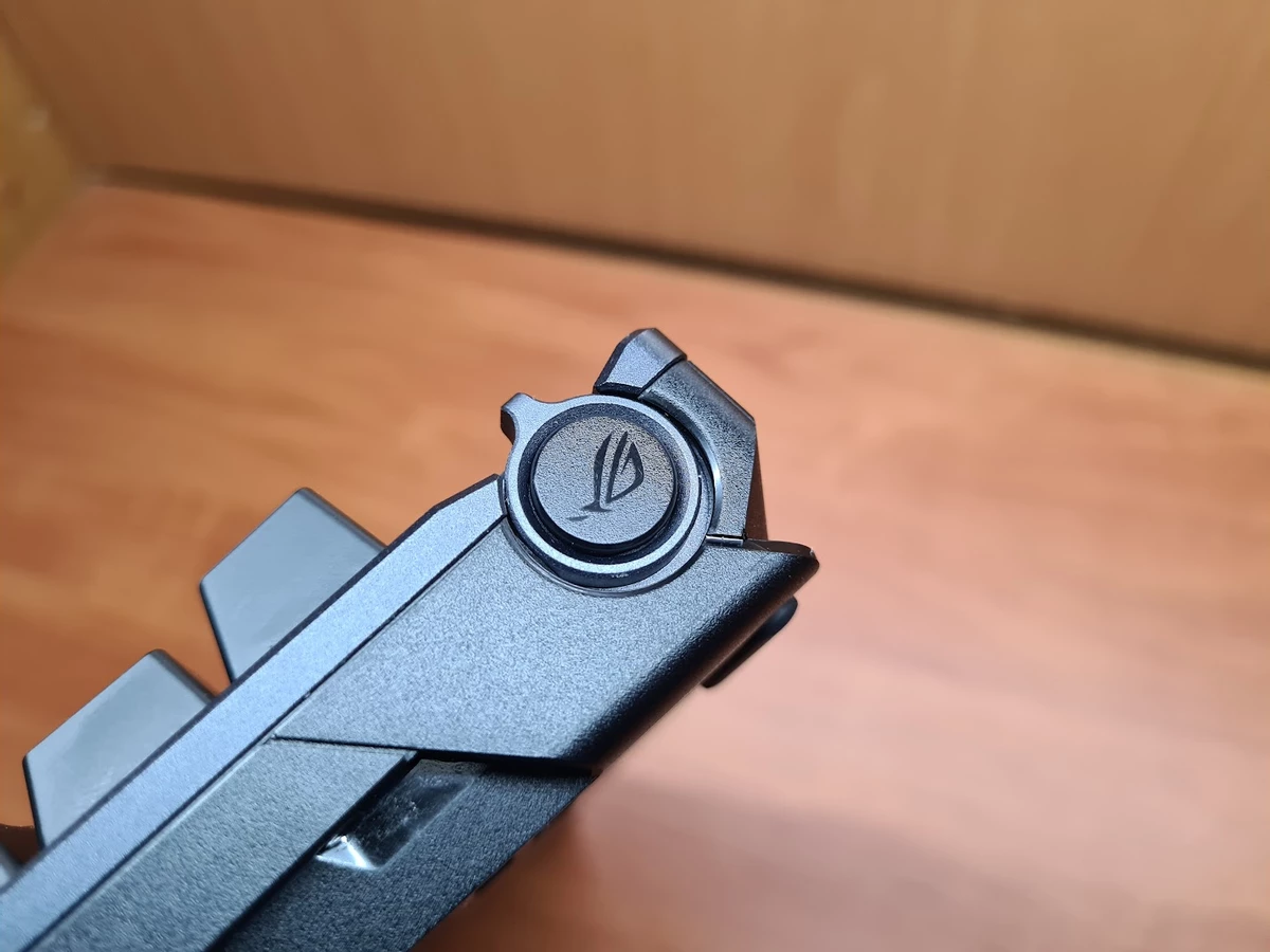 Обзор беспроводной клавиатуры ASUS ROG Azoth Обзор беспроводной клавиатуры ASUS ROG Azoth