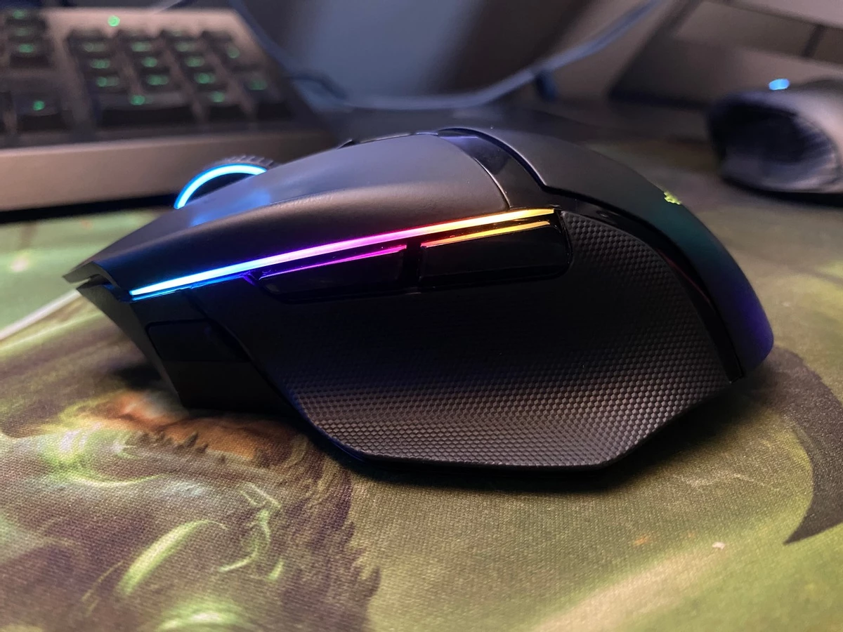 Беспроводная игровая мышь io nova. Razer Basilisk Ultimate. Мышка Razer Basilisk v7. Мышь беспроводная Razer Basilisk Ultimate USB (rz01-03170100-r3g1) материнская плата. Мышь игровая Razer Basilisk Ultimate WL RGB Black (без док-станции).