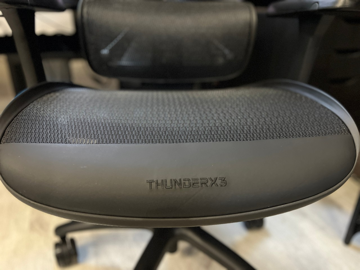 Обзор лучшего эргономичного кресла ThunderX3 XTC
