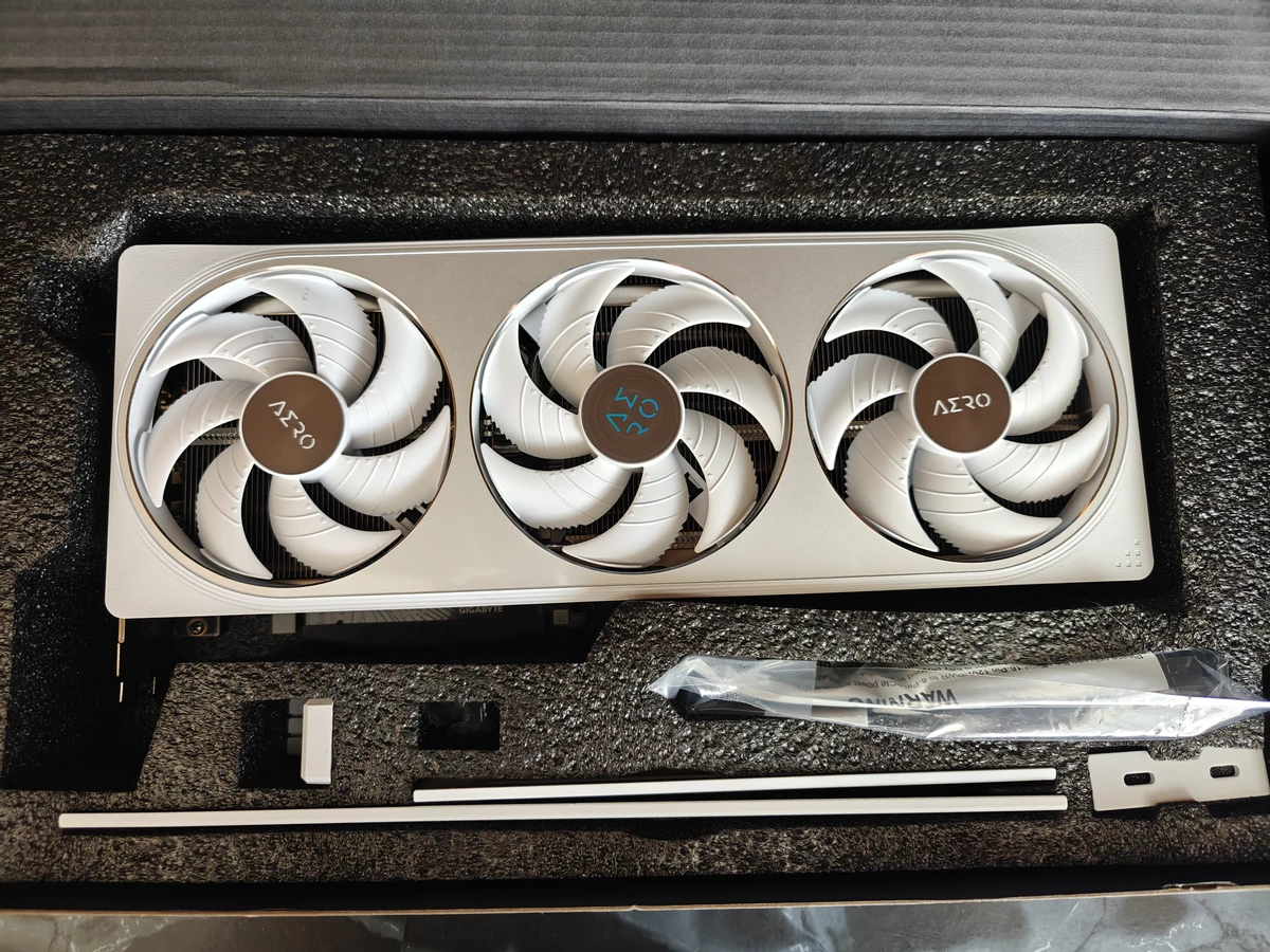 Обзор видеокарты Gigabyte GeForce RTX 5070 Aero OC: стиль и производительность Обзор видеокарты Gigabyte GeForce RTX 5070 Aero OC: стиль и производительность