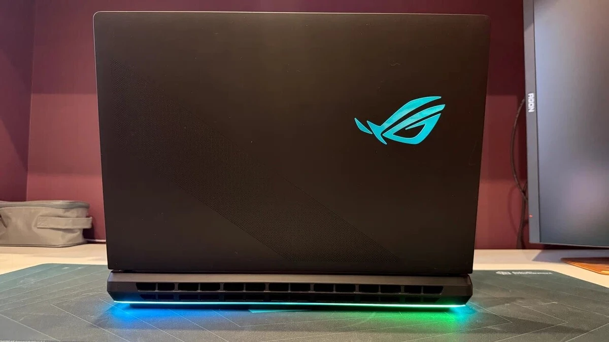 Обзор ASUS ROG Strix SCAR 18 — настольный ПК, который притворяется ноутбуком Обзор ASUS ROG Strix SCAR 18 — настольный ПК, который притворяется ноутбуком