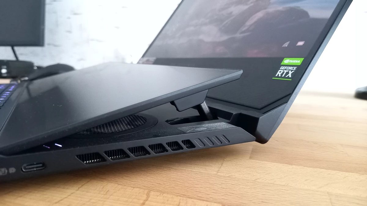 Обзор игрового ноутбука ROG Zephyrus Duo 15 SE GX551 Обзор игрового ноутбука ROG Zephyrus Duo 15 SE GX551