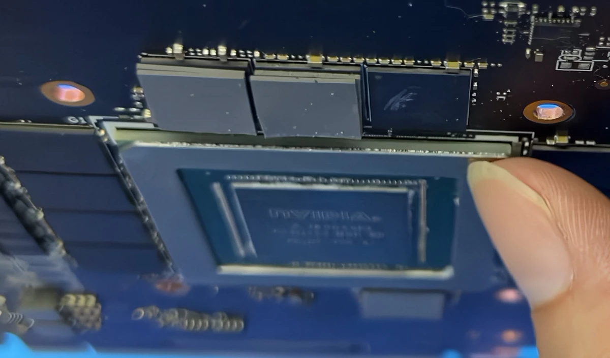 Новый уровень обмана — человек купил RTX 4090 с куском пластика вместо ГПУ Новый уровень обмана — человек купил RTX 4090 с куском пластика вместо ГПУ