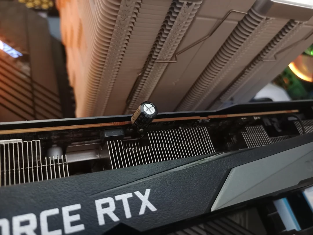 Отец года — электрик из Сербии починил «мертвую» RTX 3070 сына деталью от старого радио Отец года — электрик из Сербии починил «мертвую» RTX 3070 сына деталью от старого радио