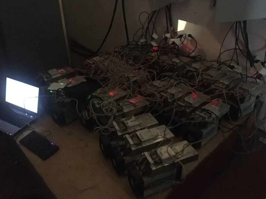 Двух сотрудников казанского «Метроэлектротранса» осудят за майнинг криптовалют