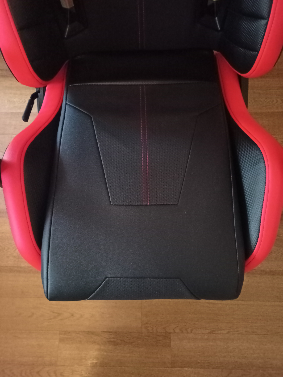 Обзор игрового кресла ThunderX3 TC5 Ember Red