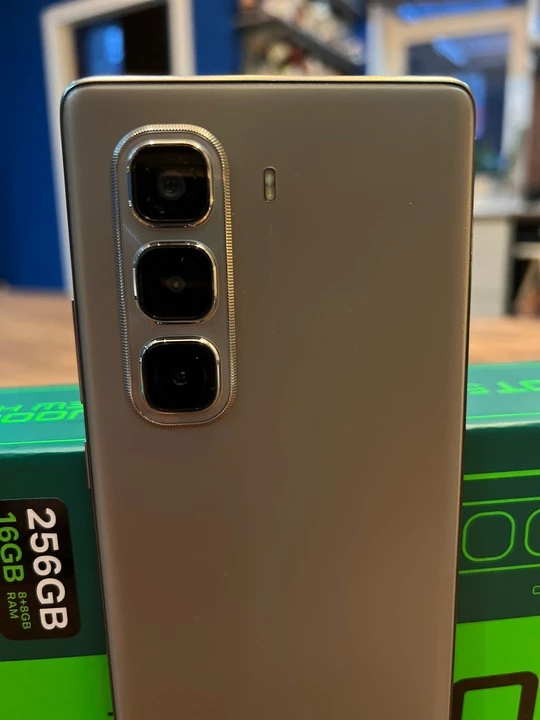 Infinix HOT 50 Pro+: Тонкий смартфон с флагманскими нотками Infinix HOT 50 Pro+: Тонкий смартфон с флагманскими нотками