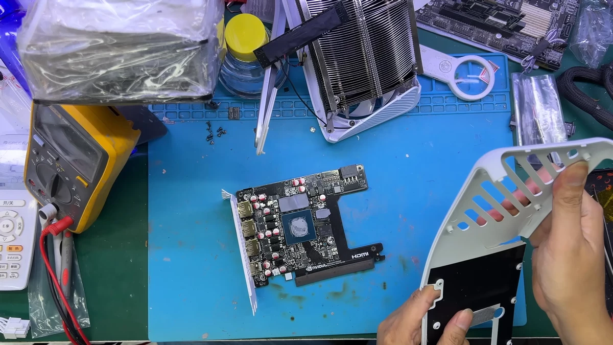 Согнутая пополам в автокатастрофе RTX 5060 Ti ожила после ремонта памяти Согнутая пополам в автокатастрофе RTX 5060 Ti ожила после ремонта памяти