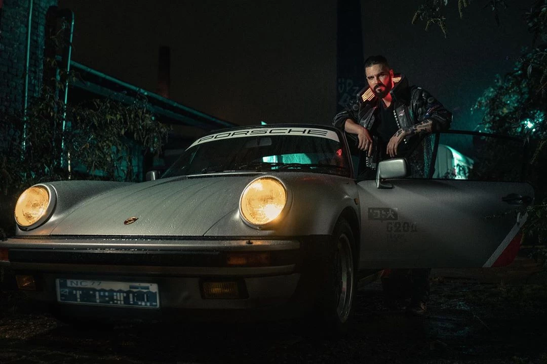 Cyberpunk 2077 — CD Projekt RED отсняла ролик с Porsche 911 Turbo и Maul Cosplay. Премьера через пару недель