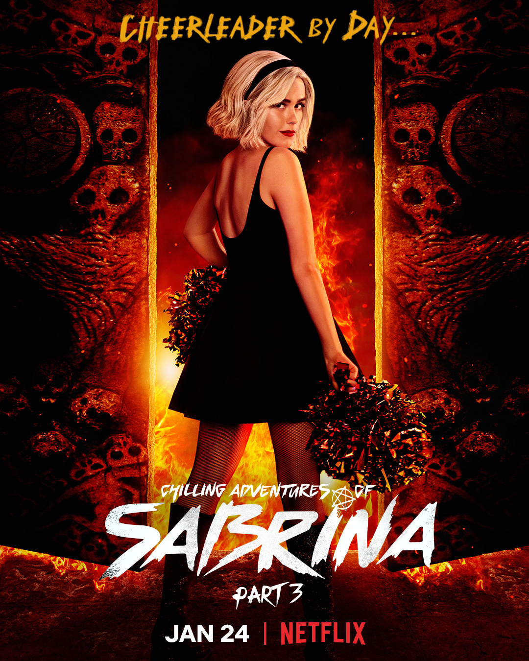 Поющая и танцующая Сабрина-чирлидер в музыкальном клипе «Леденящих душу приключений Сабрины»