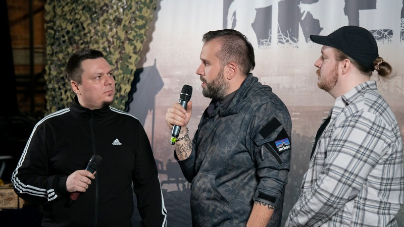 Никита Буянов общается с какими-то гражданами