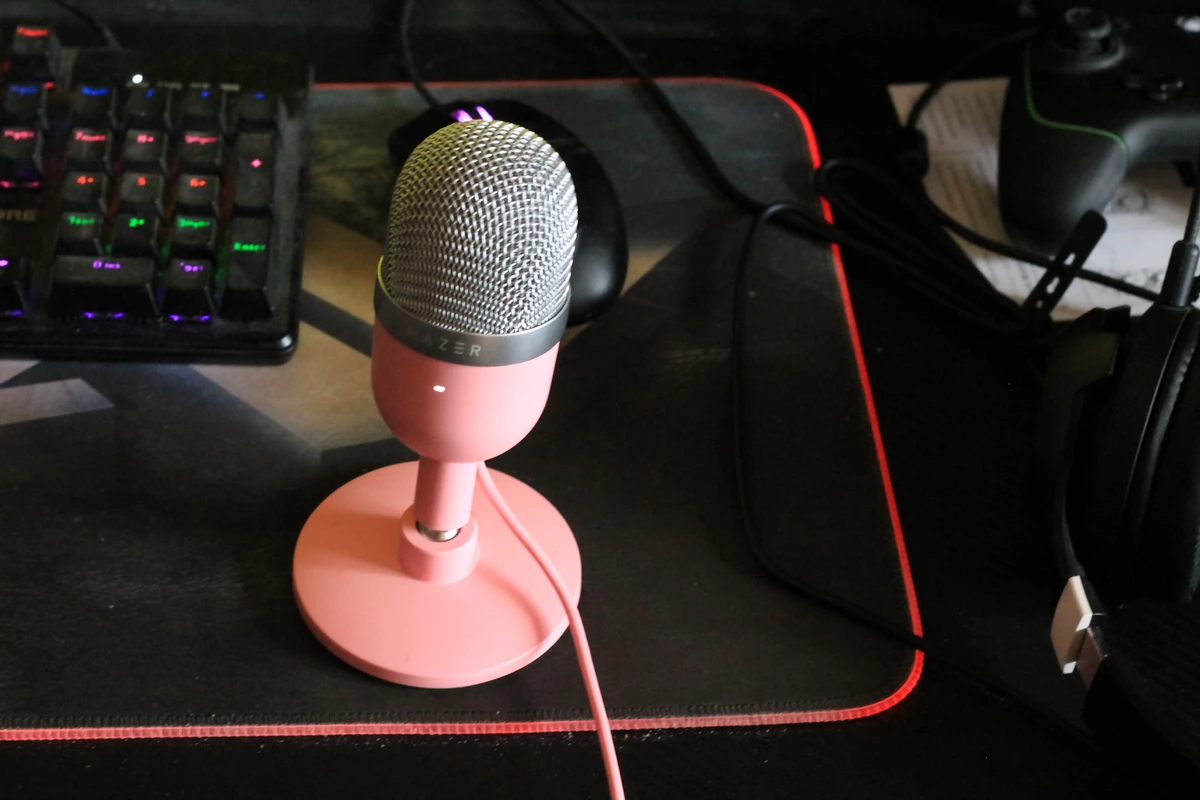 Обзор микрофона Razer Seiren Mini Quartz Pink - компактность и четкость