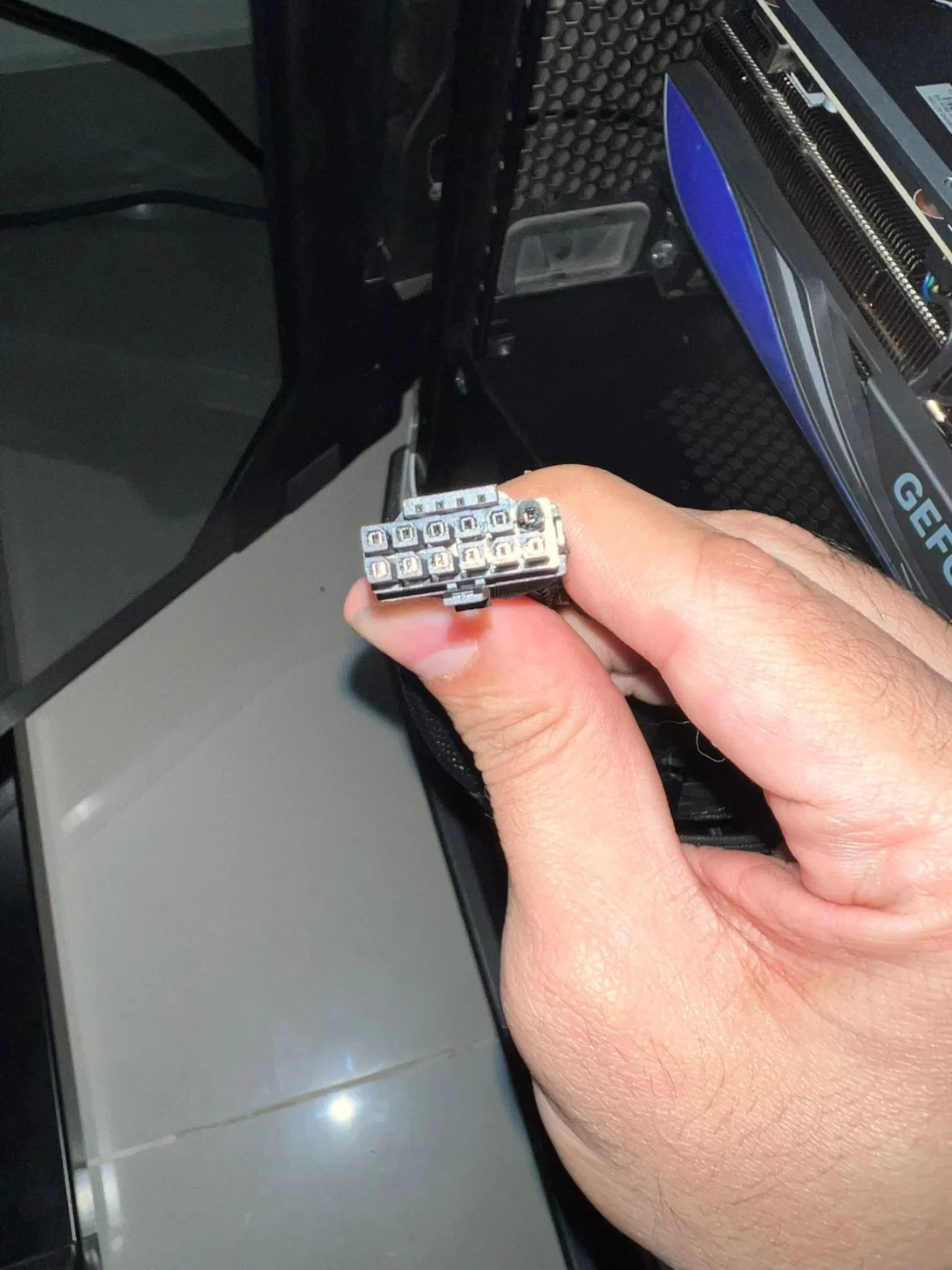 Нормально подключенный адаптер питания NVIDIA RTX 4090 тоже может сгореть