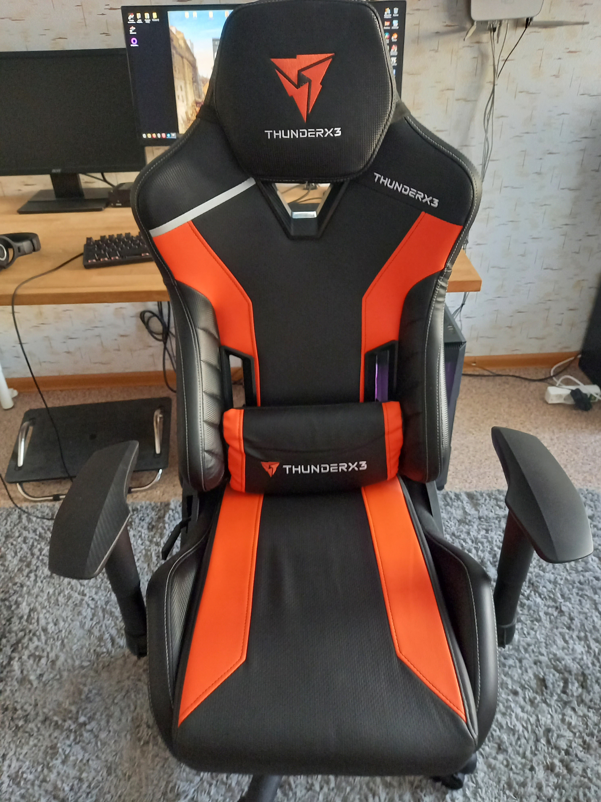 Обзор компьютерного кресла для геймеров ThunderX3 TC3