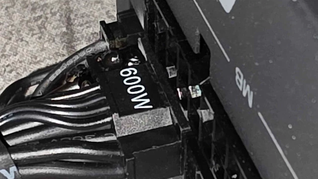 Система ASRock TempGuard не смогла предотвратить самоуничтожение RTX 5090 в области 12V-2x6