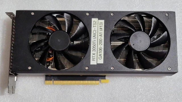 В сети всплыли живые фото невыпущенной десктопной GeForce RTX 3050 Ti