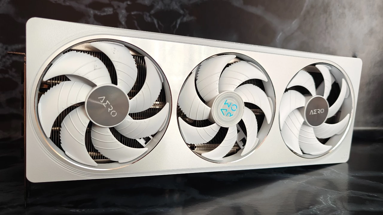 Обзор видеокарты Gigabyte GeForce RTX 5070 Aero OC: стиль и производительность
