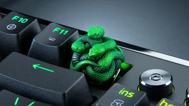 Змеиный дизайн и ручная роспись: вышел эксклюзивный кейкап Razer Artisan за 90 баксов