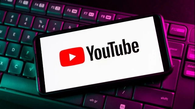 Конец эпохи случайных рекомендаций: YouTube разрешил настраивать фид текстом