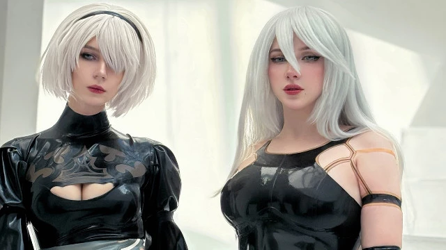 Парный косплей NieR:Automata 2B и A2 от российских моделей