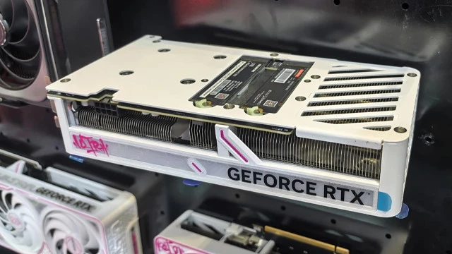 Глупый пример заразителен: COLORFUL показала видеокарту RTX 50XX с двумя слотами под M.2 SSD