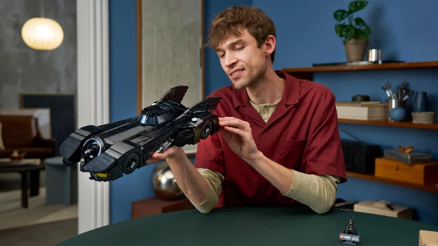 2269 деталей и мини-Китон за $229,99: LEGO выпустит бэтмобиль из «Бэтмен возвращается» 4 сентября
