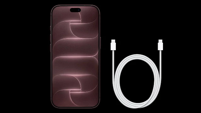 Смартфон и кабель — вот и вся комплектация в коробке iPhone 18 Pro