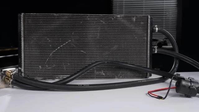Радиатор BMW M4 отлично подходит для охлаждения AMD Threadripper PRO 9995WX 
