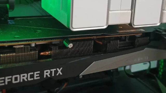 Отец года — электрик из Сербии починил «мертвую» RTX 3070 сына деталью от старого радио