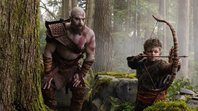 Кратос порвал бицепс на съемках God of War и выбыл до 2027 года, так что Amazon решил заменить актера