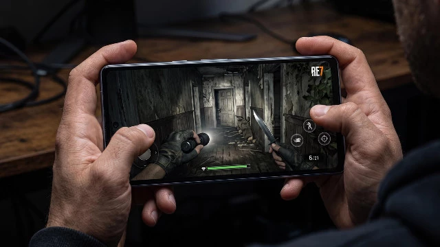 DeepSeek помог запустить Resident Evil 7 на смартфоне четырехлетней давности при 30 FPS