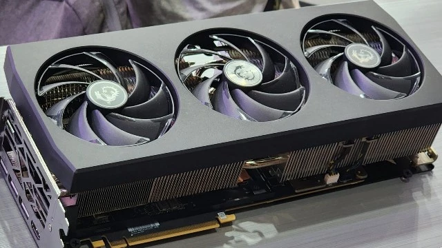 Огромная NVIDIA RTX 4090 Ti на свежих фото