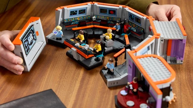 LEGO представила мостик «Энтерпрайза» Кирка, запросив с трекки $199,99 за 1701 детальку