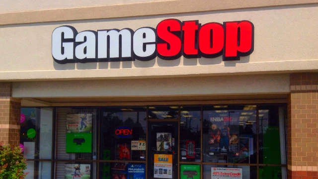 Ради покупки eBay босс GameStop продает даже свои ношеные носки