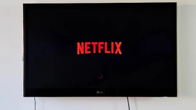Netflix может превратиться в телевизор и добавить прямые эфиры с чужими подписками
