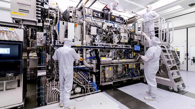 Китайские производители чипов запаслись оборудованием ASML на три года вперёд