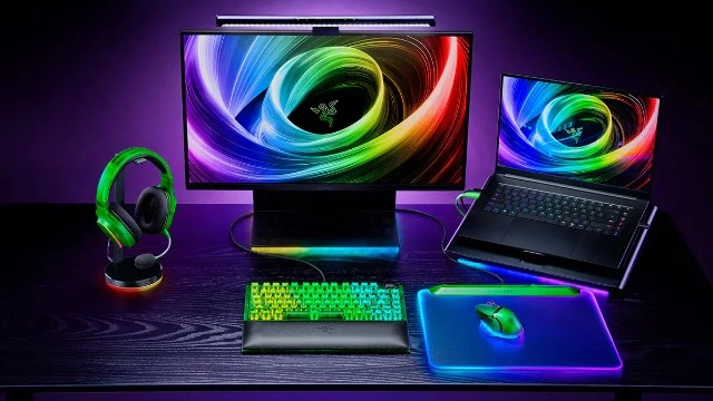Razer представила стильную прозрачную коллекцию Phantom Collection — клавиатуры, мыши, гарнитуры и коврики с яркой подсветкой