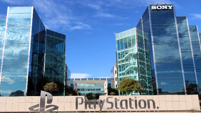 Большой босс  Square Enix верит, что Sony снизит цены на игры после отказа от дисков
